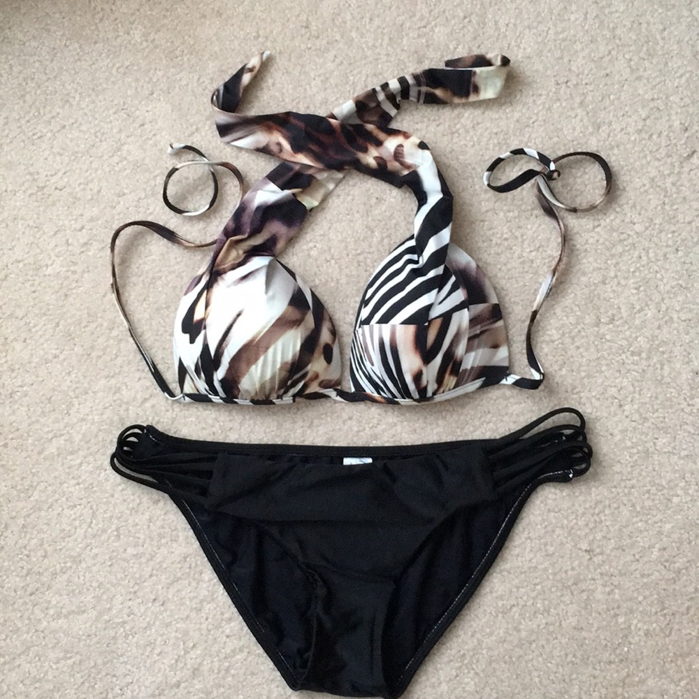 FLATTERING Animal print bikini